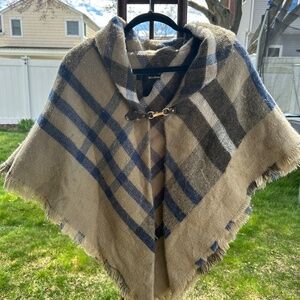 Woman’s Shall with latch